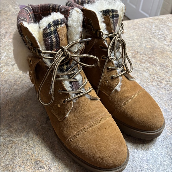 Women's Tan Boots - Picture 3 of 6